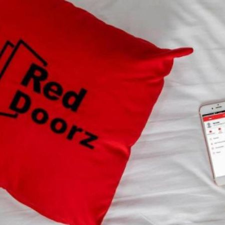 RedDoorz Plus near Ancol Jakarta Exterior foto