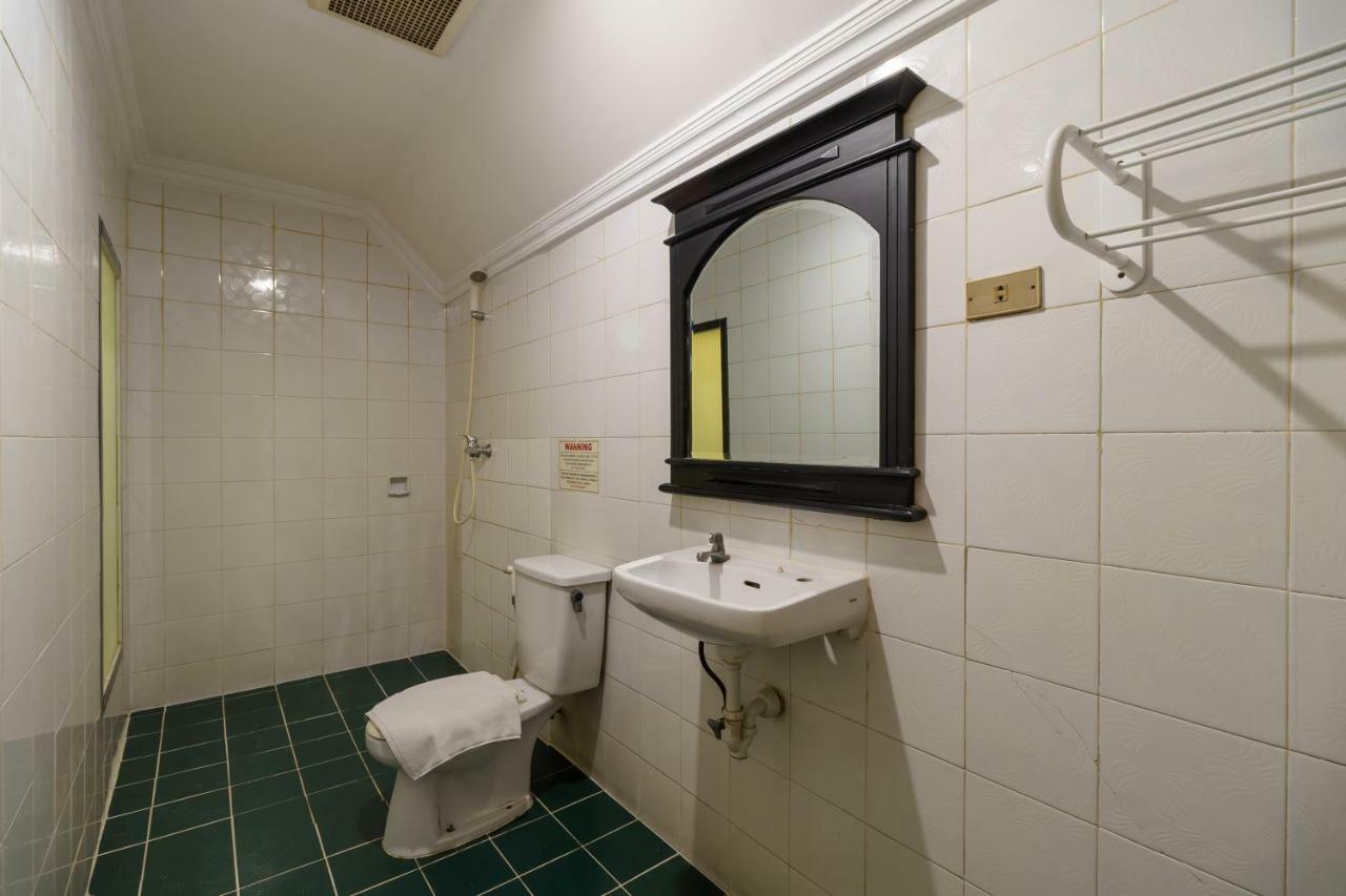 RedDoorz Plus near Ancol Jakarta Exterior foto