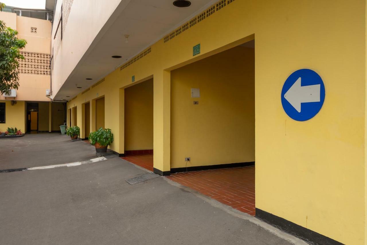 RedDoorz Plus near Ancol Jakarta Exterior foto